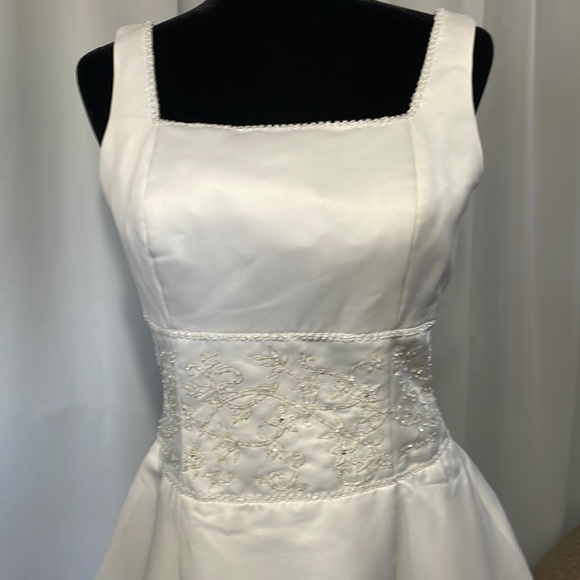 Alfred Angelo Dresses & Skirts - Elegant Alfred Angelo bridal gown white Satin with rhinestones